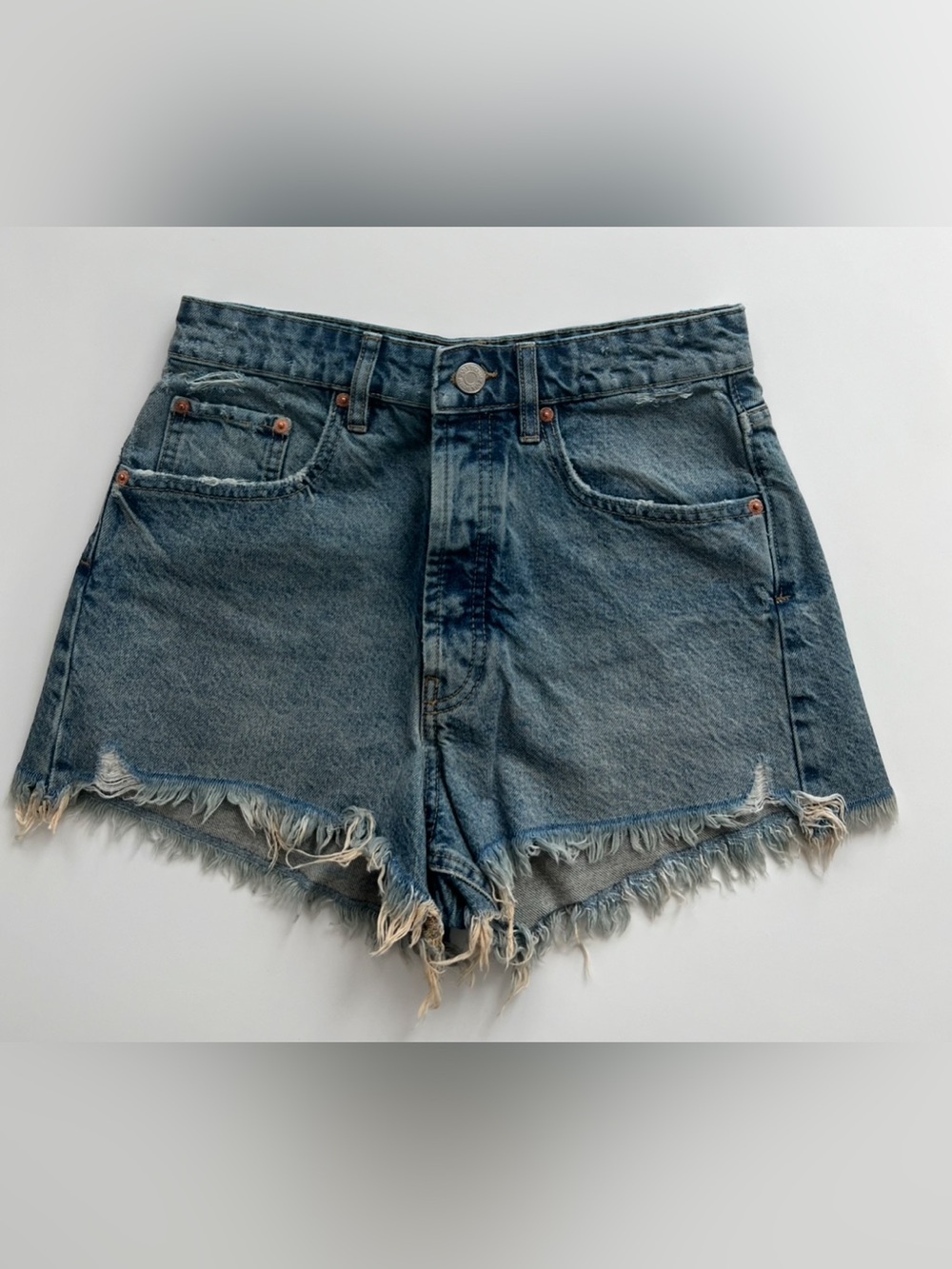 Zara Medium Blue Wash Frayed Hem Denim Shorts – Size 28